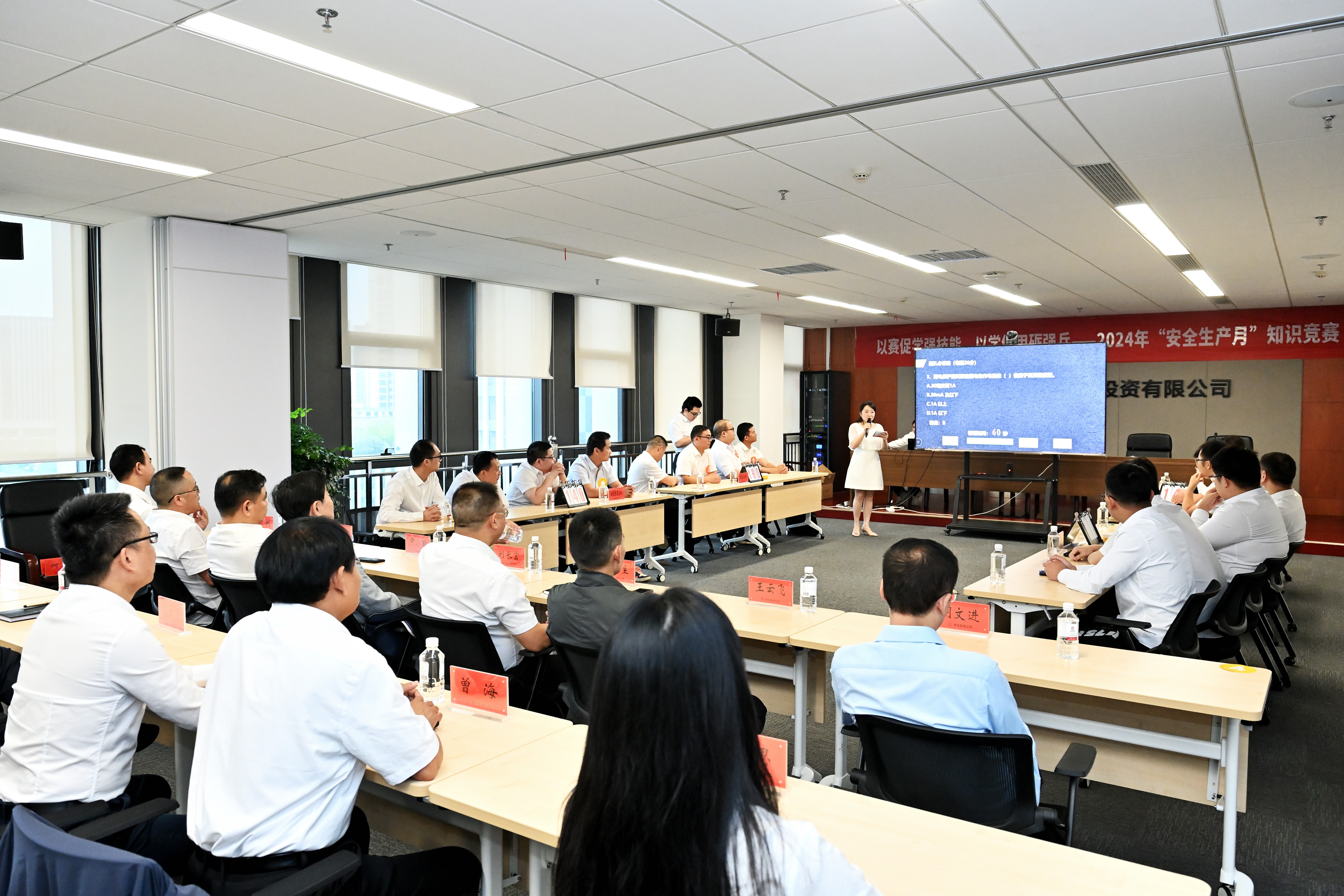 活动照片(1).jpg 活动照片(1).jpg