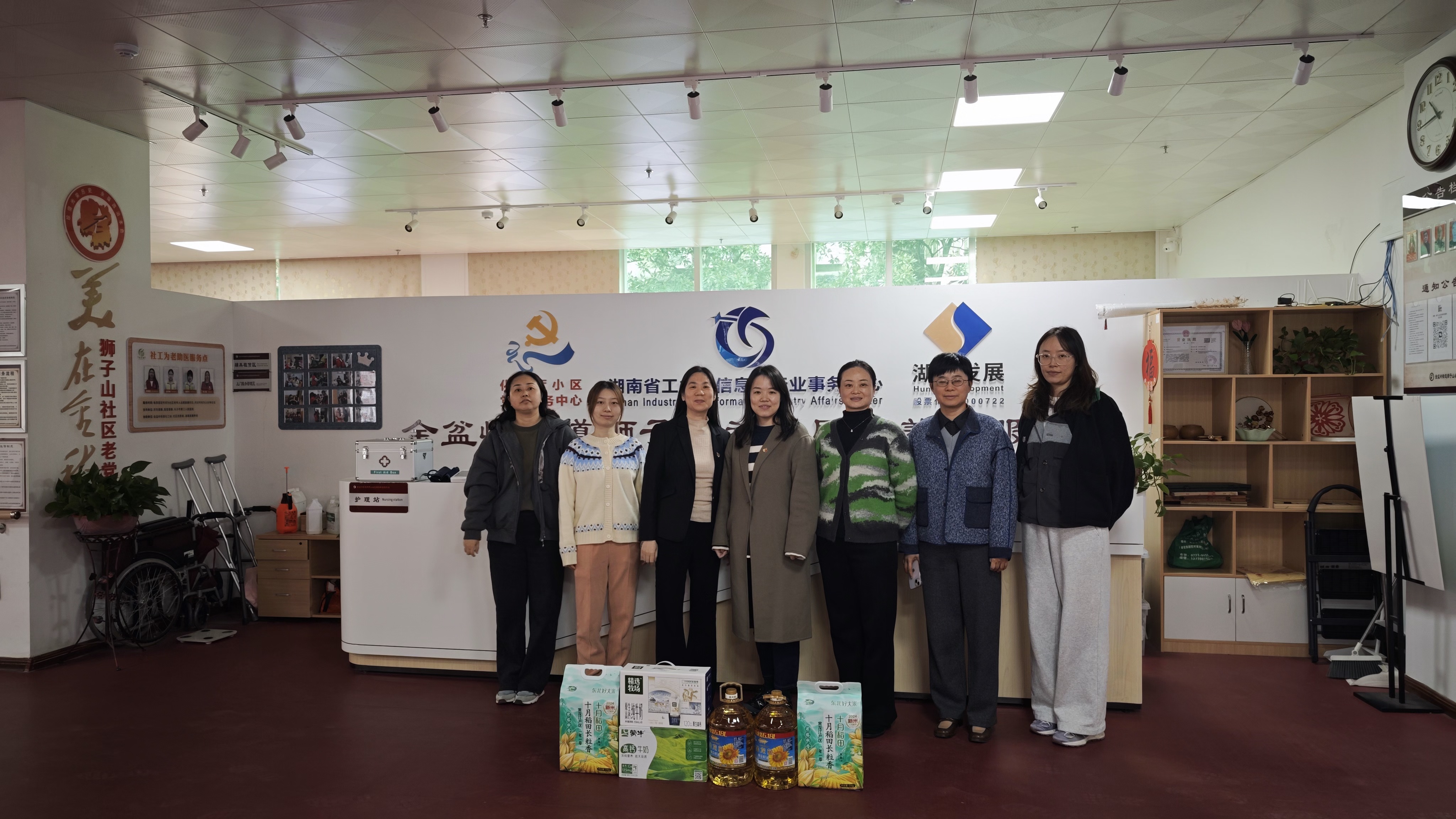 米兰体育app官网-米兰体育（中国）证券事务与资金财务党支部开展“关爱独居老人”志愿服务活动