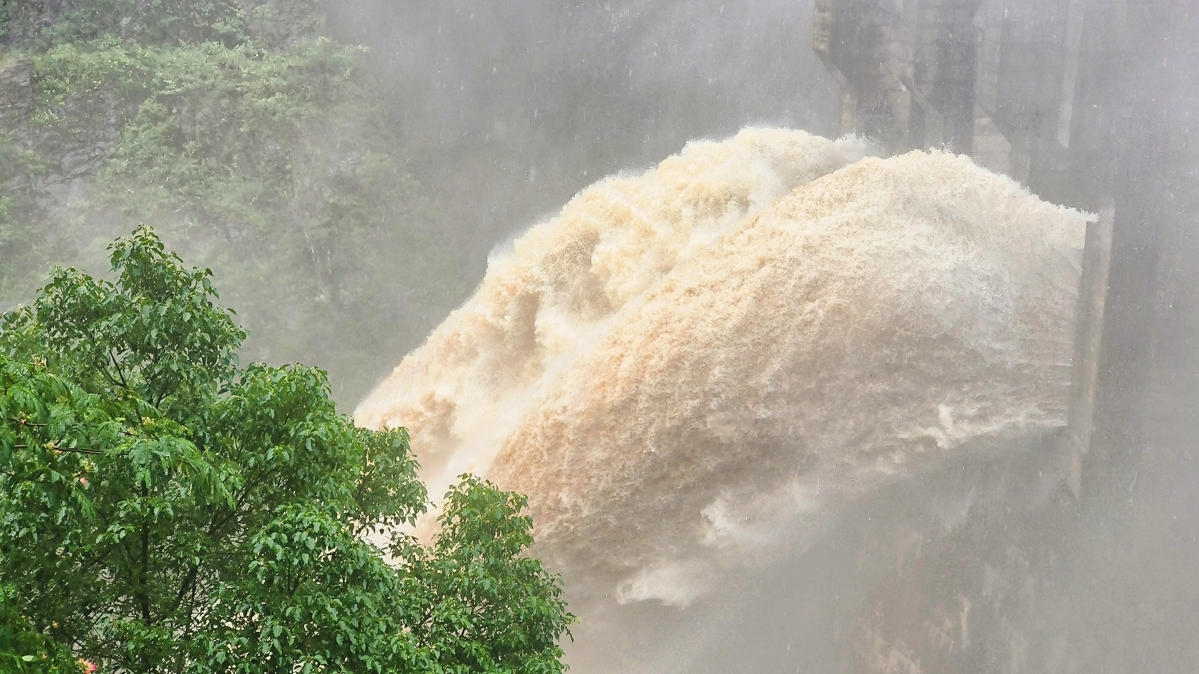 米兰体育app官网-米兰体育（中国）丨闻“汛”而动，筑牢防汛“安全墙”